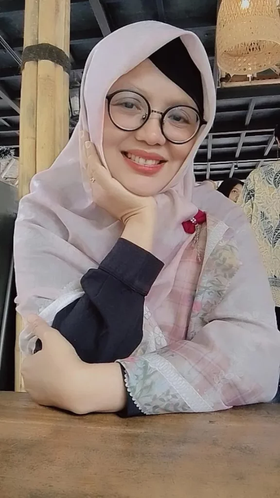 Ketika Mimpi Umroh Pupus, Hati Yeni Zulistiyorini Tetap Melangkah untuk Wakaf 1 Ketika Mimpi Umroh Pupus, Hati Yeni Zulistiyorini Tetap Melangkah untuk Wakaf