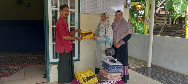 Ketika Mimpi Umroh Pupus, Hati Yeni Zulistiyorini Tetap Melangkah untuk Wakaf 2 Ketika Mimpi Umroh Pupus, Hati Yeni Zulistiyorini Tetap Melangkah untuk Wakaf